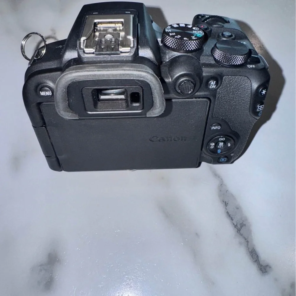 Canon EOS R10